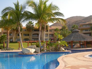 Swimming Pool with child\'s wading area