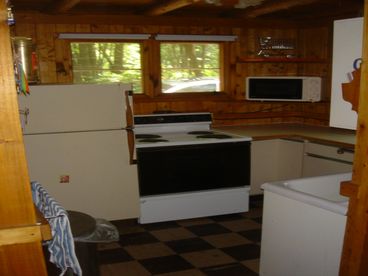 Fulll service kitchen. Stove, Fridge, Microwave, Coffee Pot, Toaster (no dw)