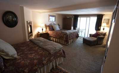 Black Bear Inn - Waterfront Vacation Rental