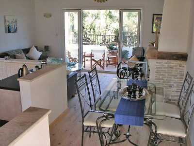 Kitchen/dining/living area
