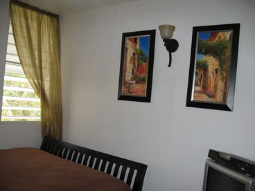 2nd Bedroom with AC anc Cable TV - Equipped with Playpen