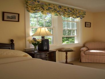 Colonial Room / Full Bed
