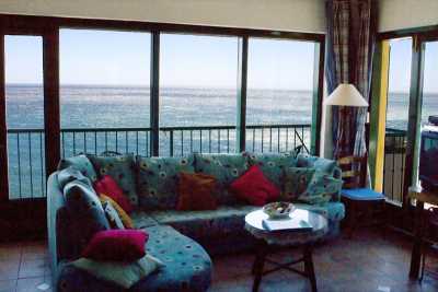 LIVING ROOM ON THE SEA FRONT