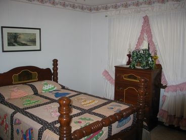 ANTIQUE DOUBLE BEDROOM 