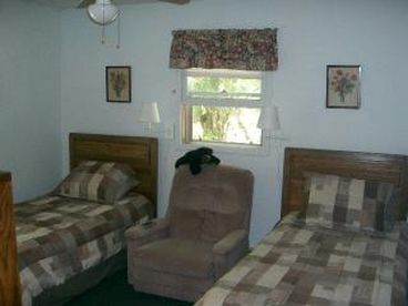 Riverfront Affordable 1 or 2BR Cottage: June to October