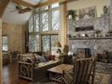 A 20 minute picturesque drive from Syracuse or Skaneateles Village in the picturesque Finger Lakes region of Central New York State is The Reunion Chalet at Winslip Drive.