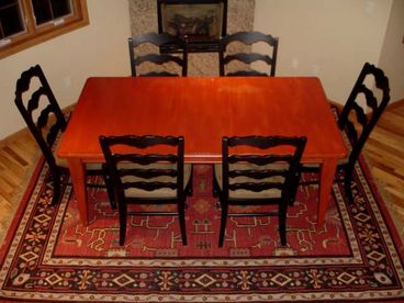 Table expands to seat 8