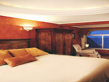 Midnight Suite
