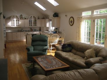 Living room & Kitchen