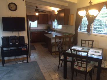 Coconut Corner Rental-Full Kitchen-Covered Patio-Split A/C-Close to Beach