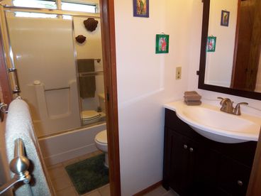 Coconut Corner Rental-Full Kitchen-Covered Patio-Split A/C-Close to Beach
