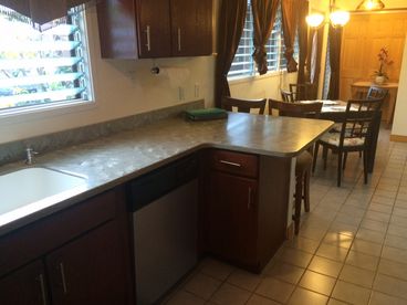 Coconut Corner Rental-Full Kitchen-Covered Patio-Split A/C-Close to Beach