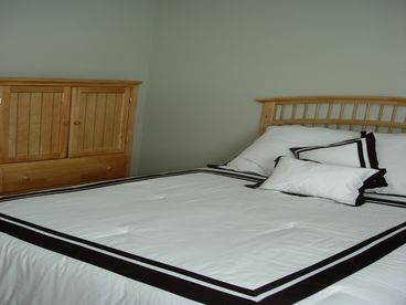 Bedroom wth Queen bed