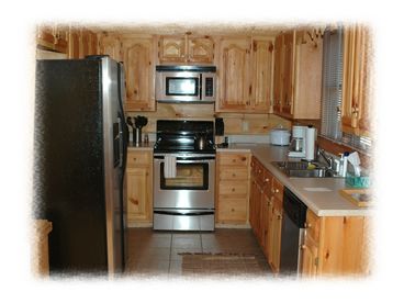 Full Kitchen with Stainless Steel Appliances!