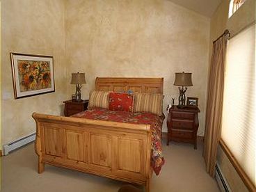 Master bedroom
King Bed With Full Bathroom And Private Sitting With Fire Place