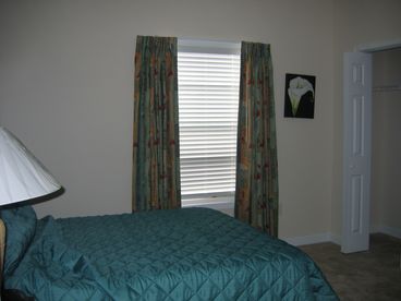 bedroom 2 w/queen bed