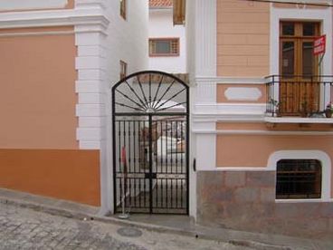 conjunto residential balcon de la cuenca
main entrance