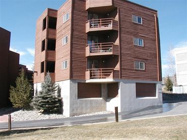 Modern Condo Overlooking Lake Dillon