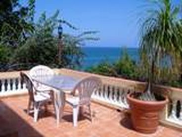 Beautiful veranda and private yard with tree swing