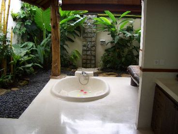 Luxurious Open Air Master Bath Room