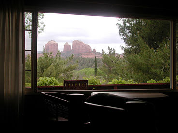 Units Picture Window view of Cathedral Rock