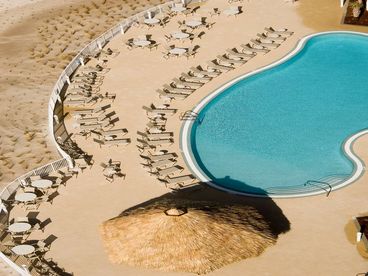 The swimming pool between the building and the beach also has a Tiki bar at it where some snacks can be ordered also while sunbathing