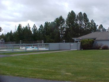 pool, wading pool, hot tub and pool house with bathrooms - 