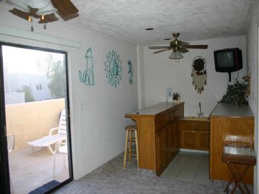 Wet Bar & Sun Deck