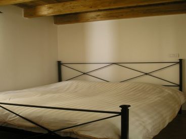 Master Bedroom (Queen-sized Bed)