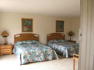 Nice photo fothe bedroom in Maui Kaanapali Villas. 4 people can sleep very comfortable here. There is a television in the bedroom.