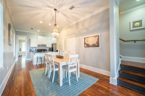 Dining Area + 4 stool at the Counter Bar 