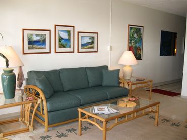 Professionally decorated in Hawaiian theme with artwork from local artists.