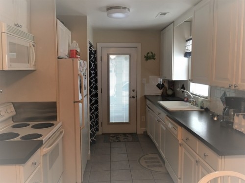 Great lay out of Kitchen with micro-wave, stove, dishwasher, and place to drink your coffee or tea.