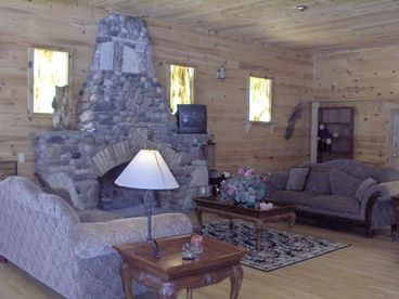 Rapid River Lodge - Open ALL year-sleeps over 20