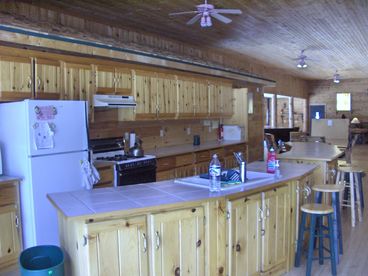 Rapid River Lodge - Open ALL year-sleeps over 20