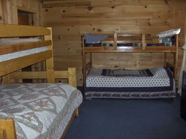 Rapid River Lodge - Open ALL year-sleeps over 20