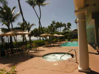 LAHAINA SHORES-BEACHFRONT-SLEEPS 4