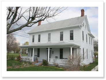 Historic Tilghman home walking distance to the Chesapeake Bay, 
Choptank river, Knapps Narrows and Dogwood Harbor. 
