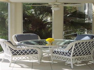 Lanai dining nook