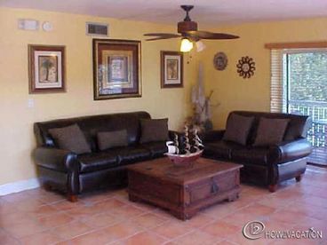 UPSTAIRS LIVINGROOM