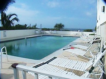 Large heated pool, fun for the kids