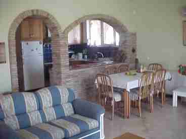 Kitchen & dinning table (Normal rental)