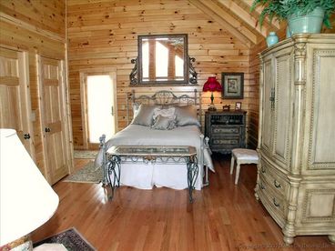 Honeymoon Queen Cabin