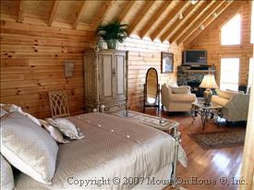 Honeymoon Queen Cabin