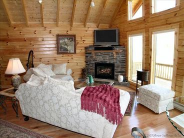 Honeymoon Queen Cabin