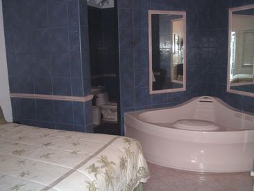 Cottage & Jacuzzi
