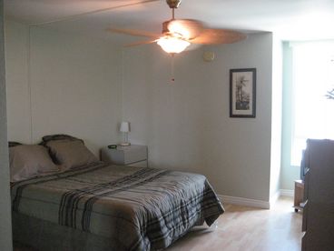 Master Bedroom - Queen Bed