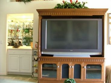 60 inch HDTV comes with a DVD player & 300+ DVD movie collection. Beautiful bar in Living Room for entertaining as well.