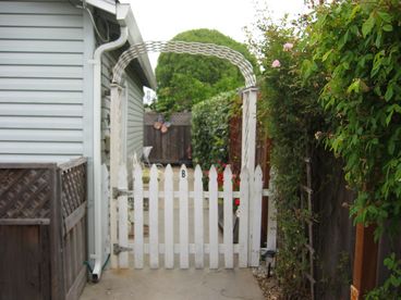 Gate