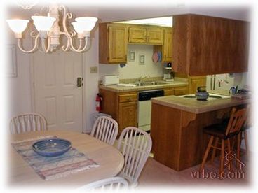 Fully-equipped kitchen. Dining room seats 6. - St. George Condo Rental
